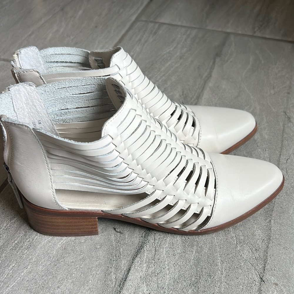 Women Treasure and bond ‘Hattie’ ankle boot size 6.5 white